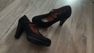 Zapato negro tacón 