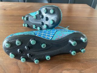 Botas tacos de fútbol talla 36