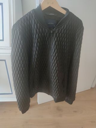 Cazadora negra de zara