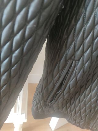 Cazadora negra de zara