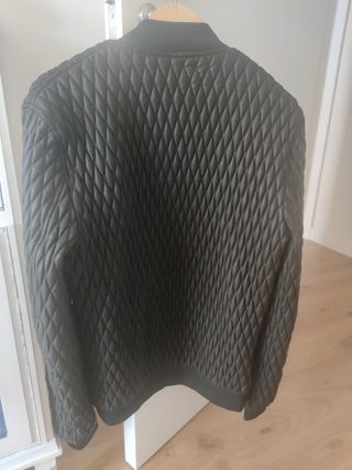 Cazadora negra de zara