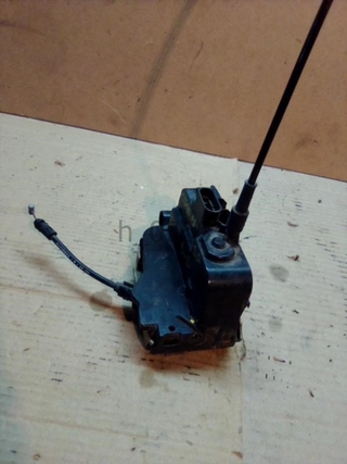 Cerradura puerta delantera derecha Renault h_07695