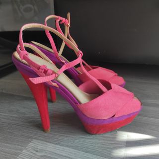 Sandalia Zara. Talla 39. Una puesta