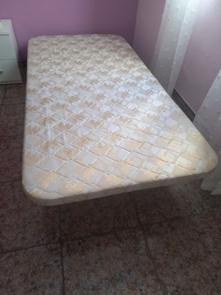 Somier de Base Tapizada, Como Nuevo!!!!!