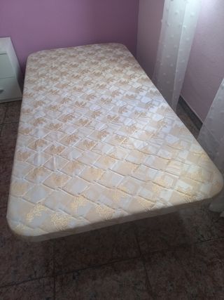 Somier de Base Tapizada, Como Nuevo!!!!!