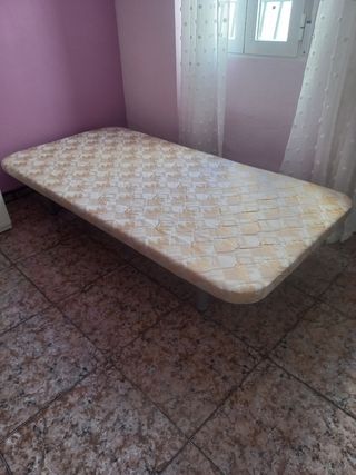 Somier de Base Tapizada, Como Nuevo!!!!!