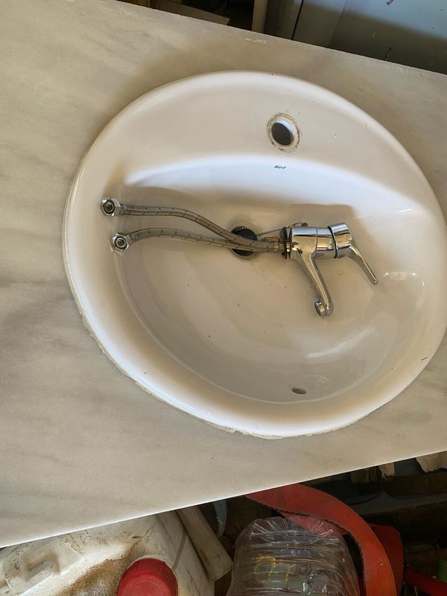 Lavabo baño pared roca