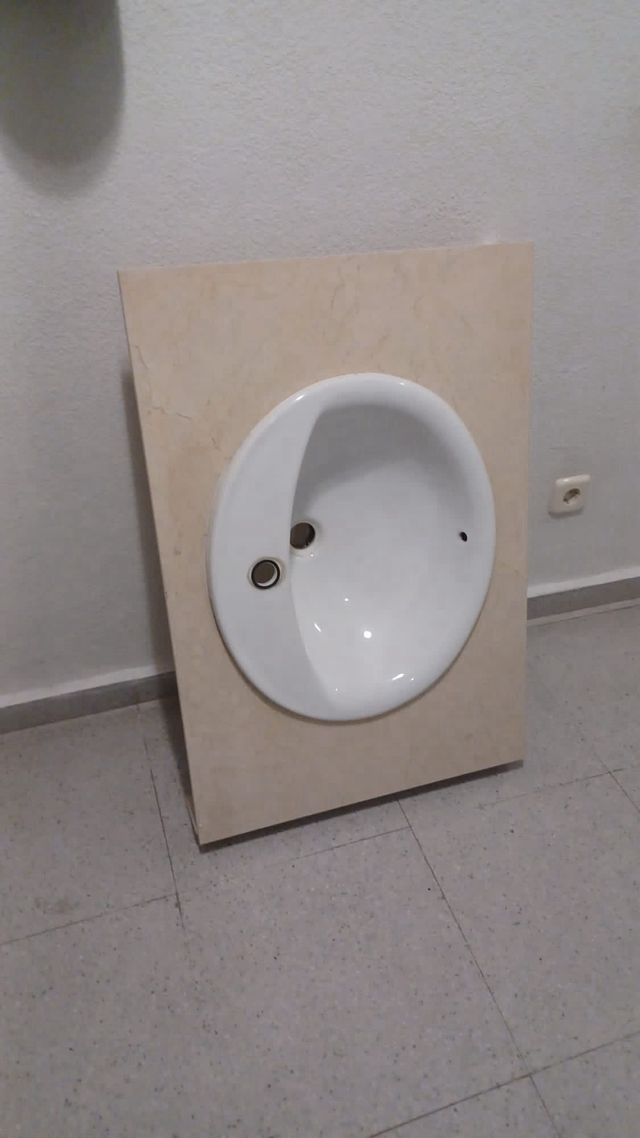 Lavabo baño pared roca
