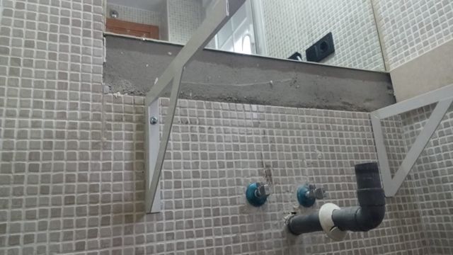 Lavabo baño pared roca