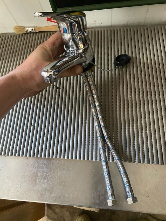 Lavabo baño pared roca