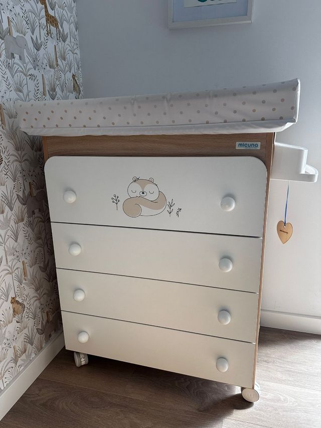 Cómoda, cambiador y bañera Micuna