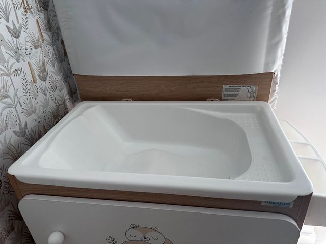 Cómoda, cambiador y bañera Micuna