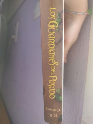 Los guardianes del pasado