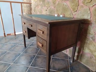 Escritorio Antiguo restaurado y tapizado