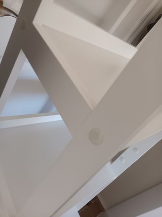 ESTANTERÍA BLANCA CON CAJÓN.