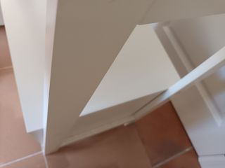 ESTANTERÍA BLANCA CON CAJÓN.