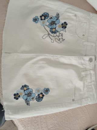Minifalda vaquera blanco bordados.