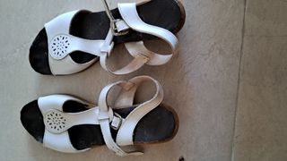 sandalias de cuero blancas