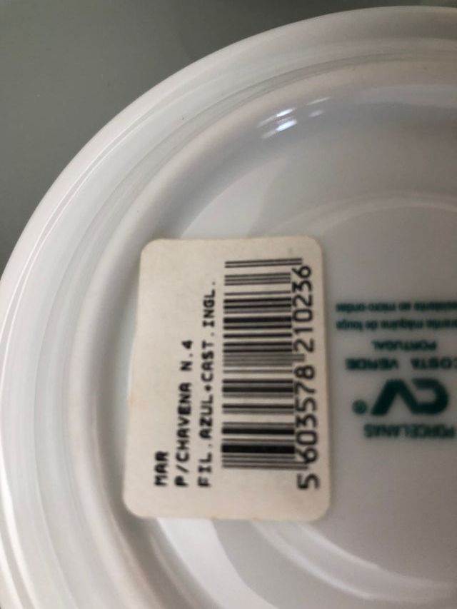 Chávena de café com pires, novos