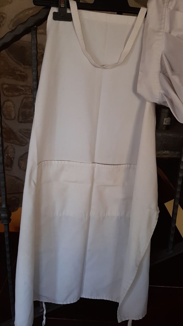 Pantaló cuiner devantal i gorro.escola hosteleria