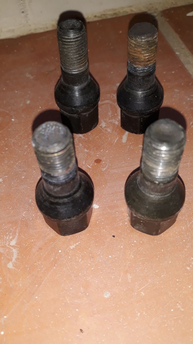 16 Tornillos honda y rover año 1995.