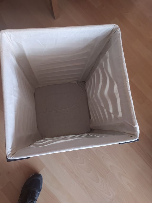 Cesto de ropa marron