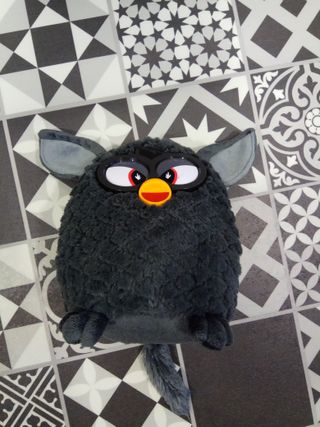 PELUCHE FURBY DE COLOR NEGRO