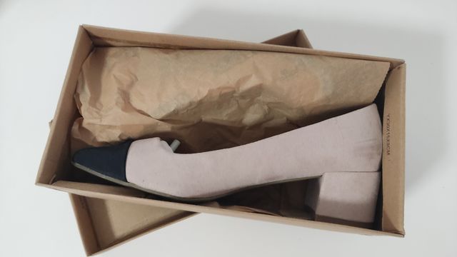 Zapatos tacón bajo rosas. Talla 40