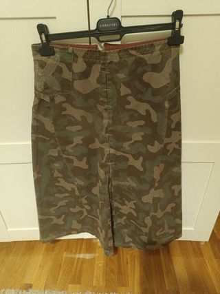 Falda camuflaje.