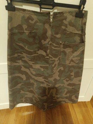 Falda camuflaje.
