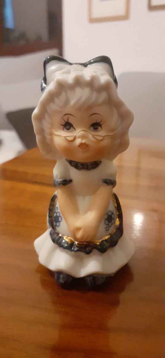 Statuina in porcellana