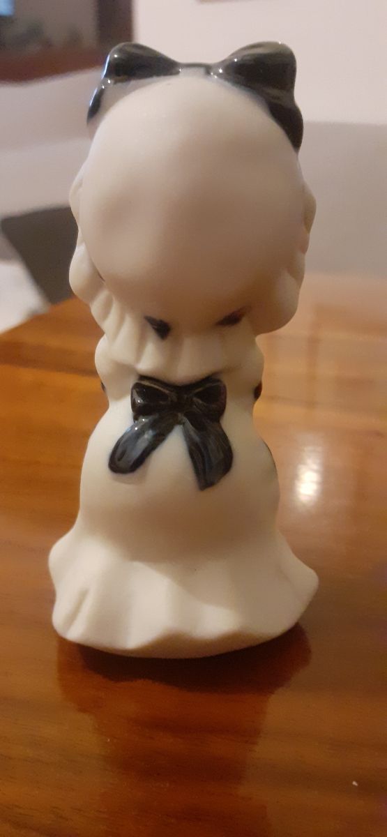 Statuina in porcellana