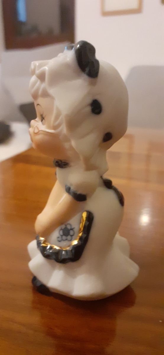 Statuina in porcellana