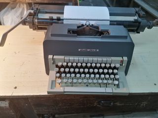 Máquina de escribir Olivetti