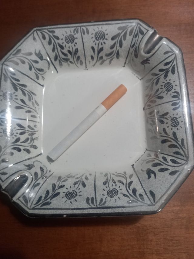 Posacenere in ceramica 15 cm.