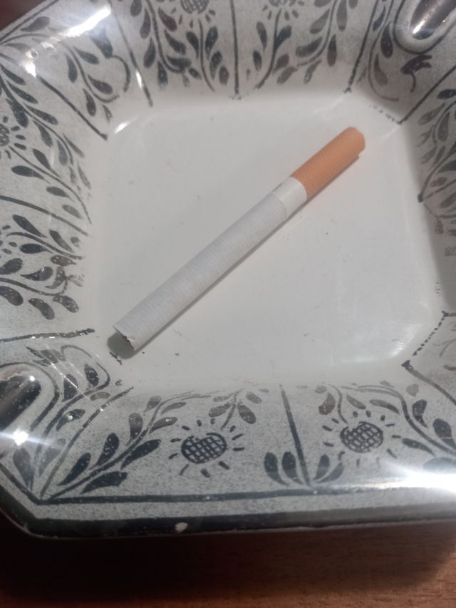 Posacenere in ceramica 15 cm.