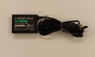 ADAPTADOR CARGADOR PSP 5V USADO