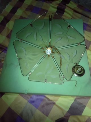 Lampara de cristal y bronce en perfecto estado.