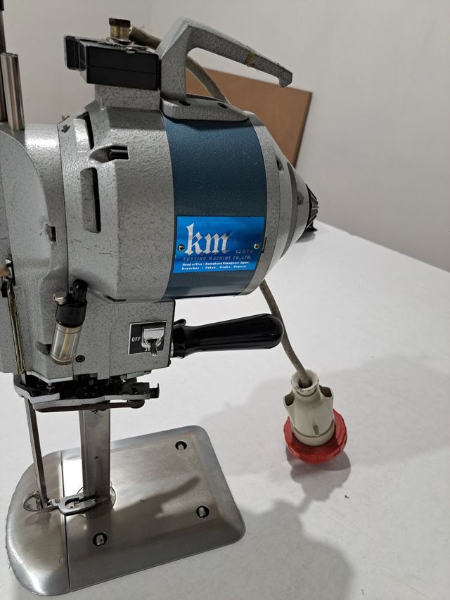 TAGLIERINA VERTICALE PER TESSUTI