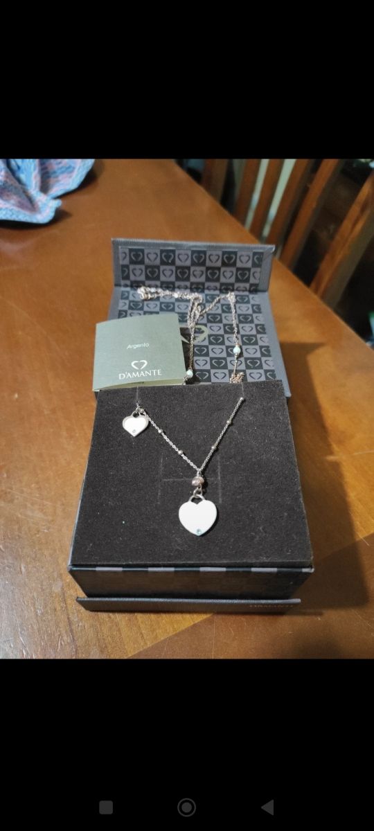 Collana lunga con pendente 