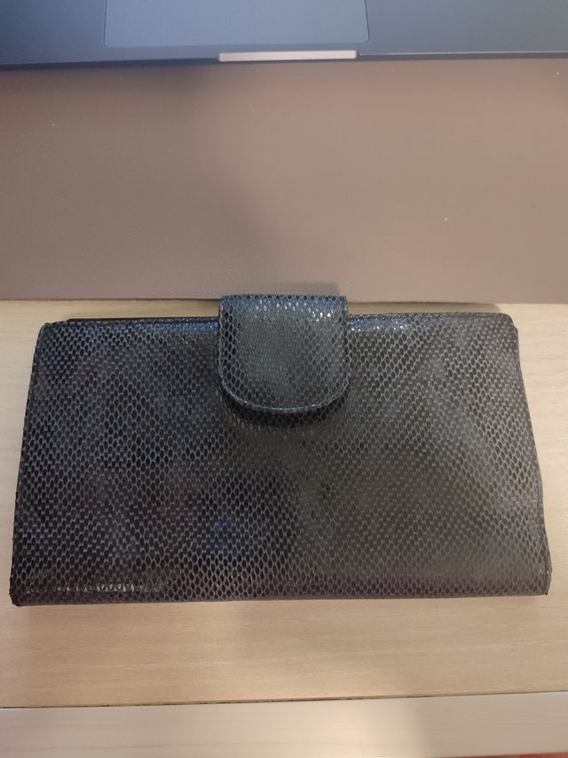 Cartera cuero negra