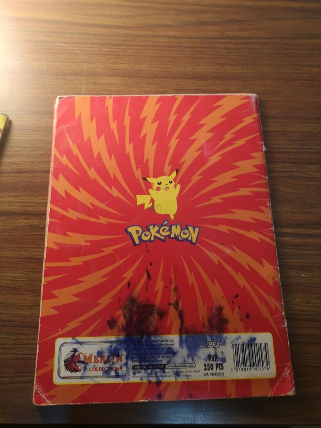 2 Albums completos: - Pokemon y - Dragon ball Z