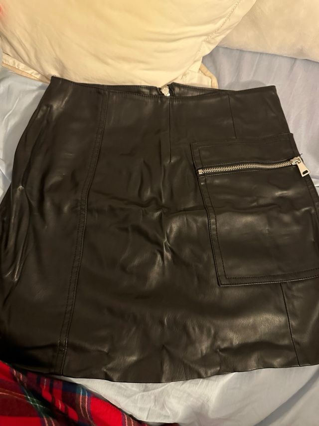 falda cuero negra