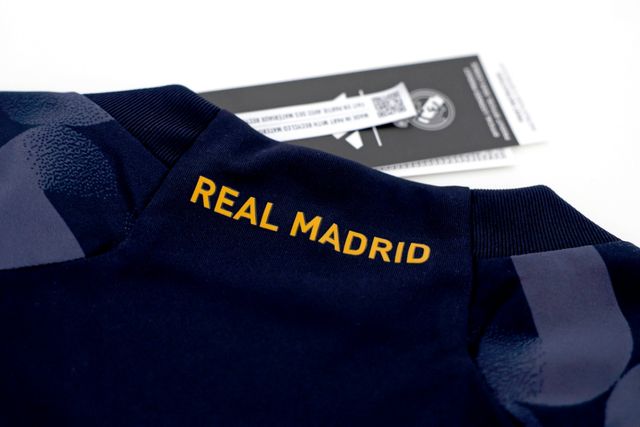 Camiseta Real Madrid segunda equipación talla M