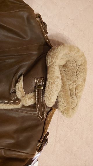 Belíssimo casaco comprido em cabedal e pêlo