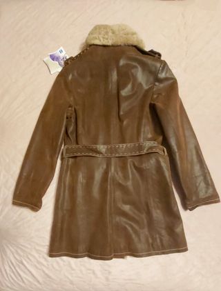 Belíssimo casaco comprido em cabedal e pêlo