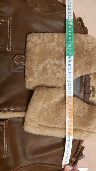 Belíssimo casaco comprido em cabedal e pêlo