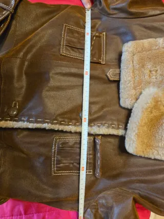 Belíssimo casaco comprido em cabedal e pêlo