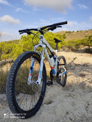 Bicicleta montaña doble suspensión