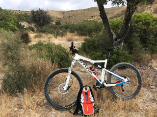 Bicicleta montaña doble suspensión